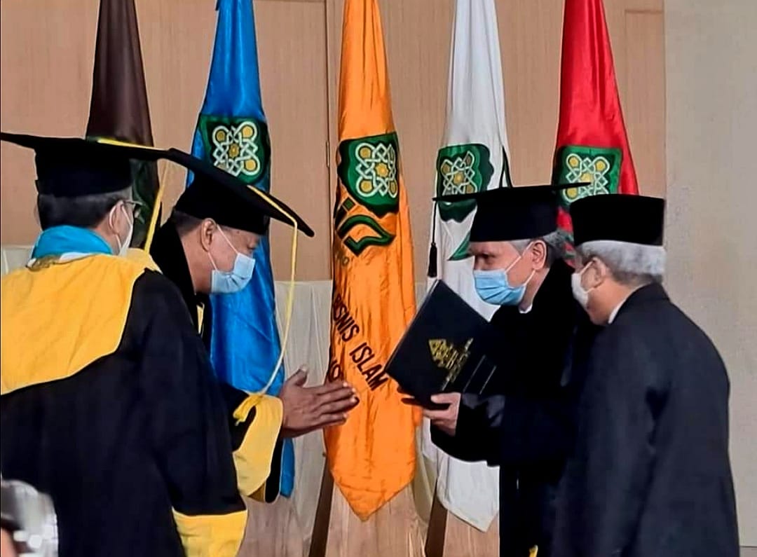 Ketua MUI Bidang Fatwa Maudhuiyah Terima Doktor Honoris Causa dari UIN Semarang